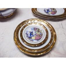 1007 > Aparelho de jantar Dama em ouro, pratos